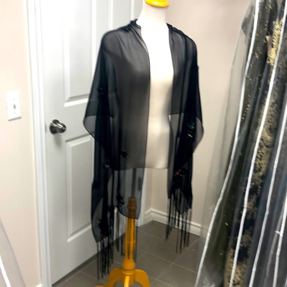 100% Silk Shawl - Picture 1 of 7